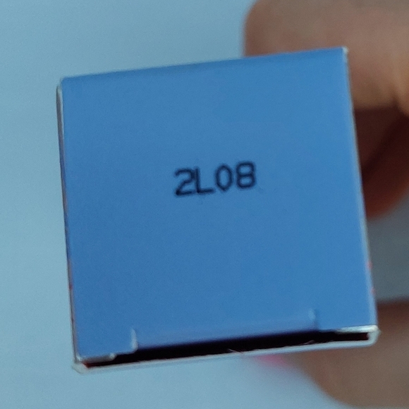 BENEFIT Cosmetics Fluff Up Brow Wax 6mL. 0.2fl.oz - Picture 6 of 7